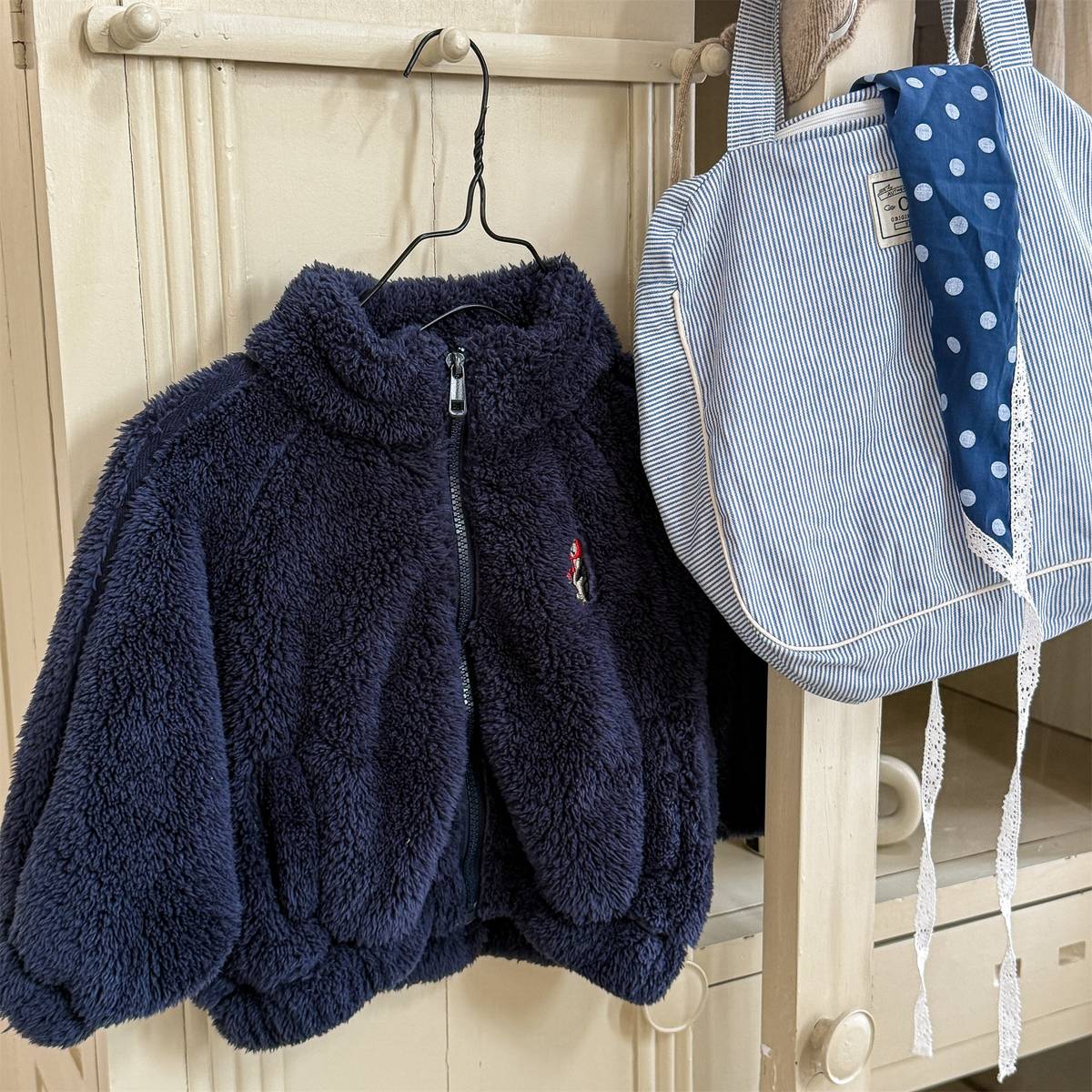 -ボアジャケット アウター ジップアップ 腕ライン 刺繍入り もこもこ素材【mh0011398】 - mamahalo shop - ショートコート・ジャケット・ジャンパー - べビー服 - 子供服 - 男の子 - 女の子