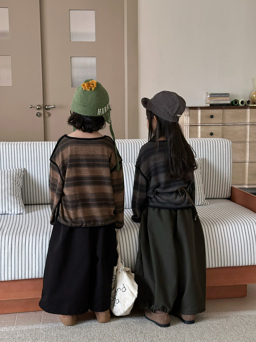 キッズ ボーダー柄ルーズ長袖Tシャツ(背面)茶系ボーダーとパイピング