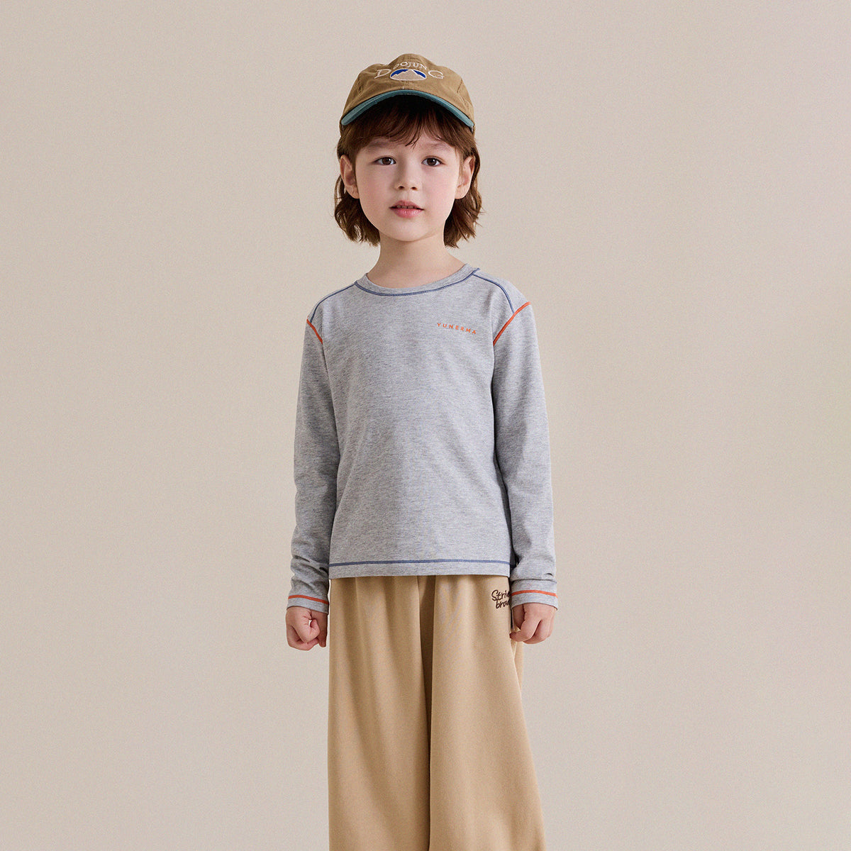 キッズ用長袖プルオーバーTシャツ(ライトグレー)長袖、首元と袖口のステッチ