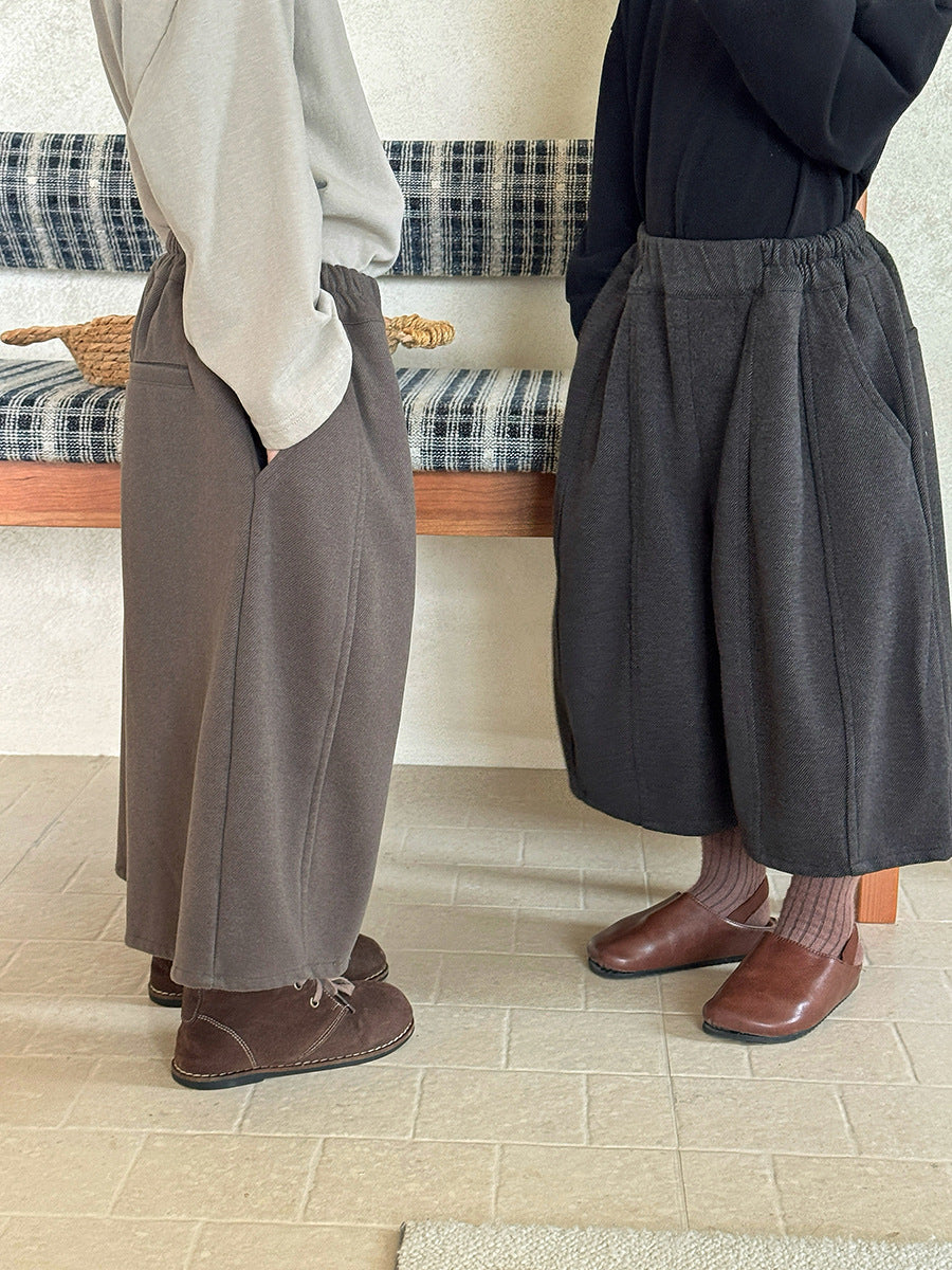 キッズ用ワイドクロップドパンツ グレー系、センタークリース風のゆったりシルエット、ウエストゴム