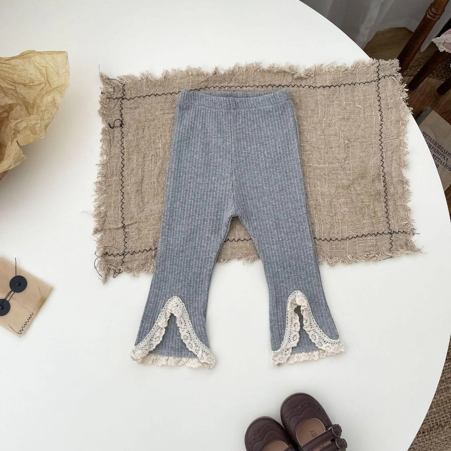 -ベビーパンツ フロントスリット レース フレア レギンスパンツ 3カラー【mh0006345】 - mamahalo shop - レギンスパンツ - べビー服 - 子供服 - 男の子 - 女の子