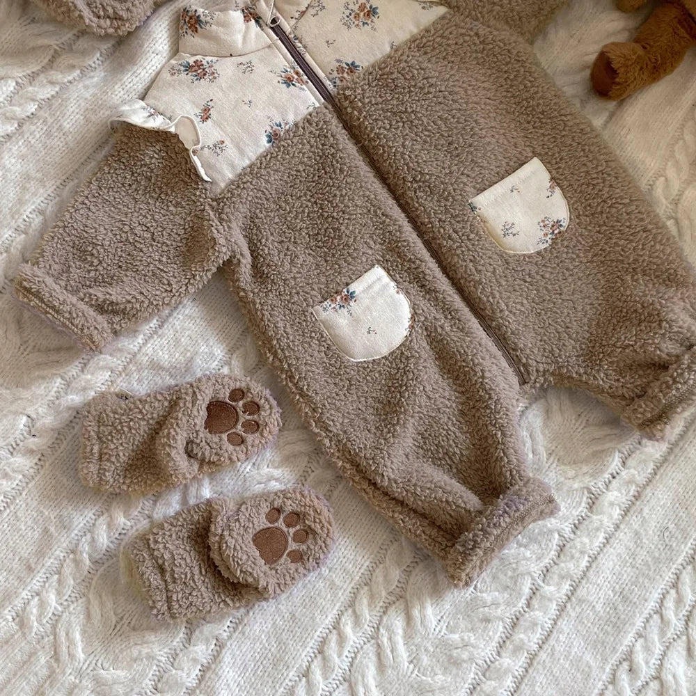 -ベビーアウタージャンプスーツ ボアフリース 長袖ロンパース フリル小花柄 パッチワーク ライトブラウン - mamahalo shop - アウタージャンプスーツ - べビー服 - 子供服 - 男の子 - 女の子