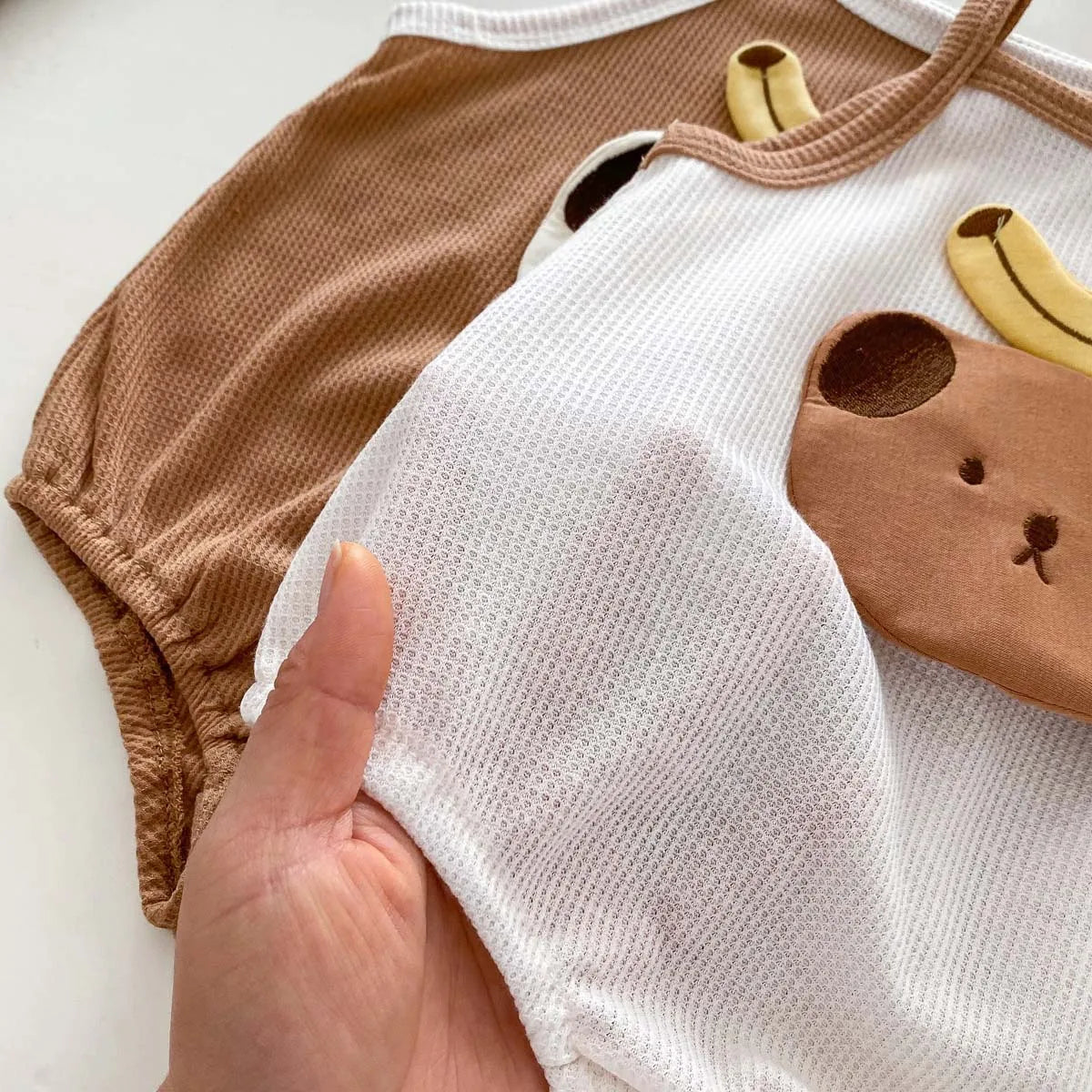 -ベビーロンパース キャミソールボディスーツ バナナ 犬 刺繍 2カラー【mh0004458】 - mamahalo shop - ノースリーブロンパース - べビー服 - 子供服 - 男の子 - 女の子