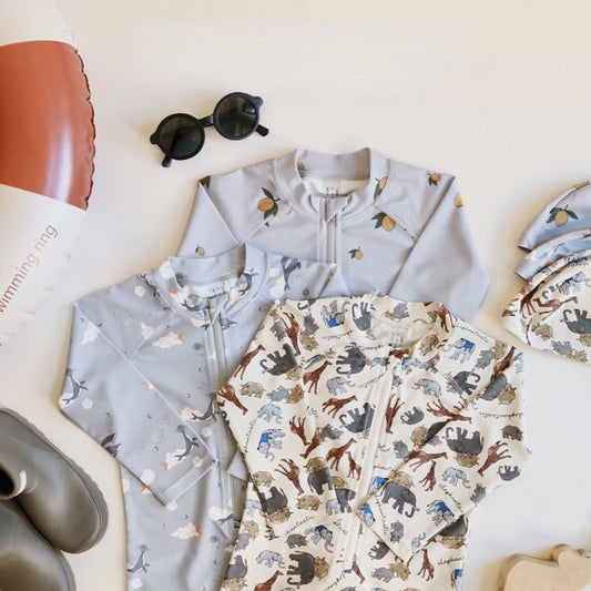 -キッズ水着 ボーイズ 長袖ジップアップつなぎ ワンピース+帽子セット アニマルサファリ/レモンプリント スイムウェア 3カラー【mh0005983】 - mamahalo shop - ベビー用水着 - べビー服 - 子供服 - 男の子 - 女の子