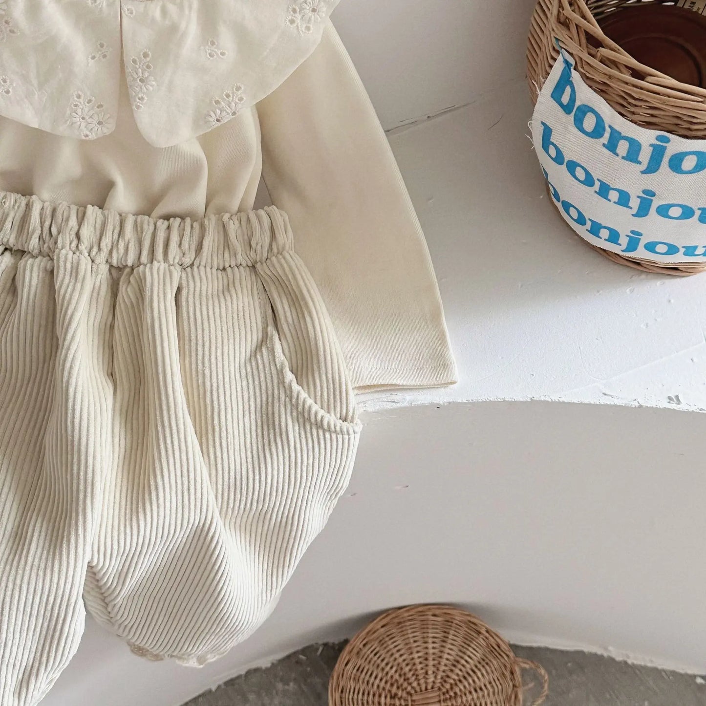 -ベビーパンツ 裾レースフリルコーデュロイルーズロングパンツ アプリコット【mh0006717】 - mamahalo shop - ロングパンツ・スウェットパンツ - べビー服 - 子供服 - 男の子 - 女の子