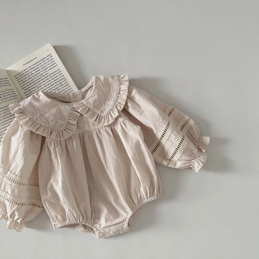 -ベビーロンパース 長袖ボディスーツ 刺繍フリル襟 ハシゴレース ベージュ - mamahalo shop - 長袖ロンパース - べビー服 - 子供服 - 男の子 - 女の子