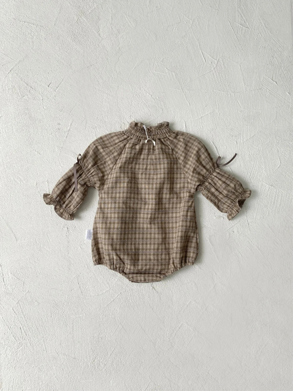 -ベビーロンパース 長袖ボディスーツ リボン ベルスリーブ スタンドフリルカラー チェック【mh0006383】 - mamahalo shop - 長袖ロンパース - べビー服 - 子供服 - 男の子 - 女の子