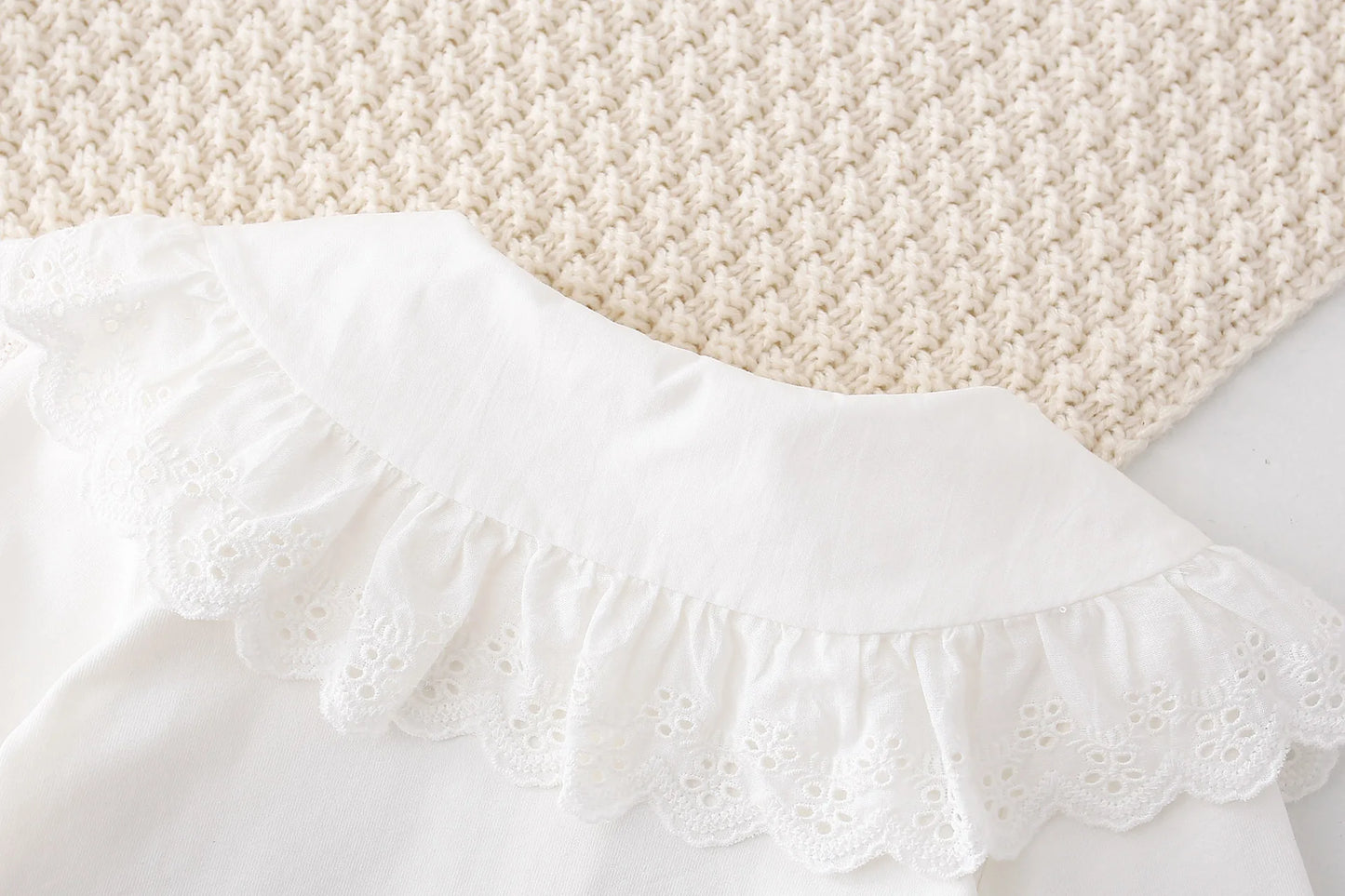 -キッズトップス レースフラワー刺繍襟長袖Tシャツブラウス ホワイト【mh0007223】 - mamahalo shop - 長袖Tシャツ - べビー服 - 子供服 - 男の子 - 女の子