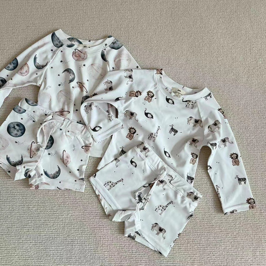 -ベビー キッズ 水着 ラッシュガード セパレート 長袖 トップス ショートパンツ 帽子 ボーイズ アニマル スペース 宇宙 スイムウェア【mh0002464】 - mamahalo shop - ベビー用水着 - べビー服 - 子供服 - 男の子 - 女の子