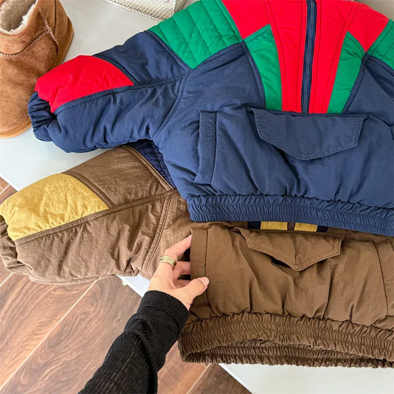 キッズ 中綿フーディ パッチワーク 前面ハーフジップ、裾のギャザー仕様