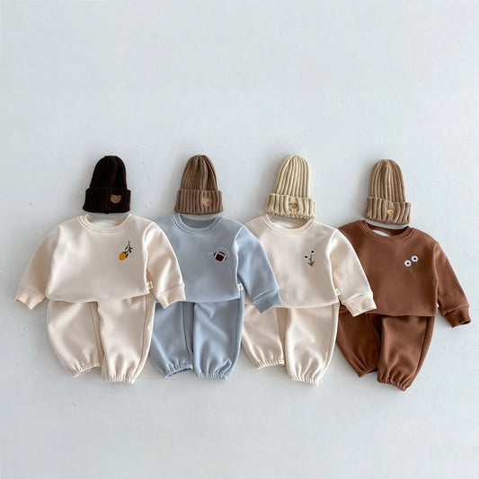 長袖セットアップ ベビーキッズセットアップ 2点セット 刺繍ワンポイント裏起毛長袖スウェットシャツ+ロングスウェットパンツ【mh0008505】