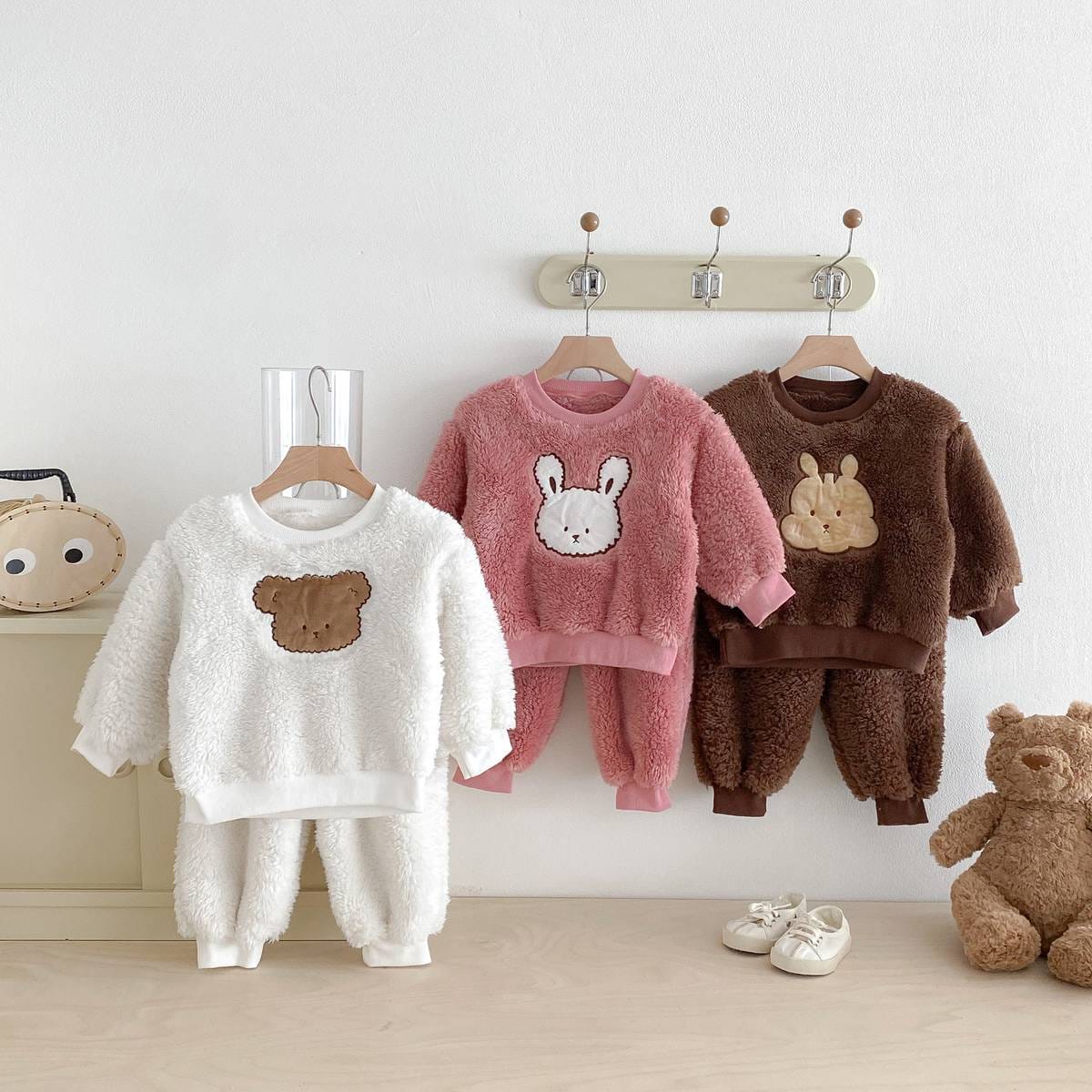 ボアの長袖トレーナー&スウェットパンツ3色、うさぎ&くまアップリケ