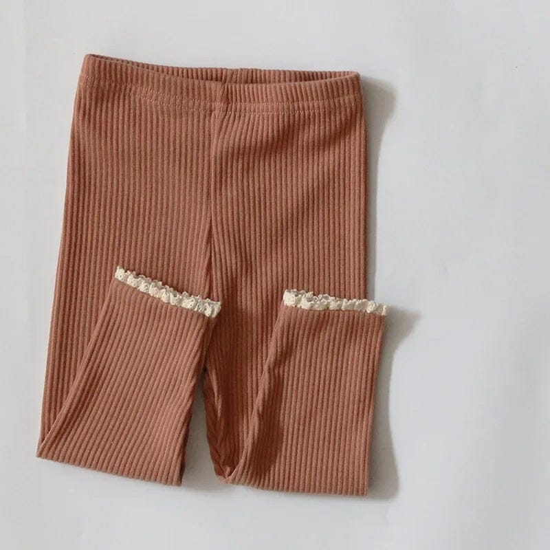 キッズ裾レースフリル付きレギンスパンツ、テラコッタブラウンの裾レース