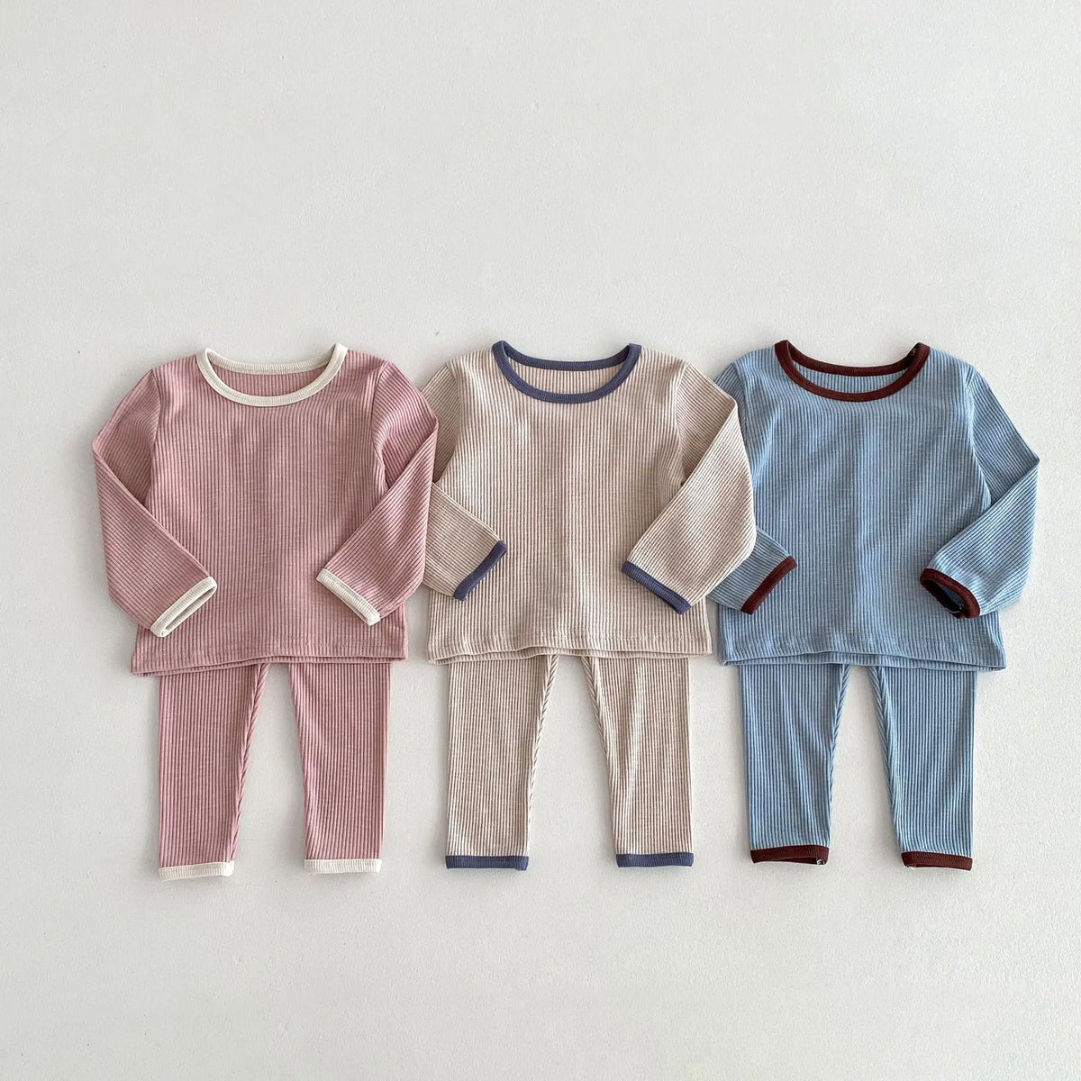 子ども用パジャマセット(長袖Tシャツ+長ズボン)3色展開