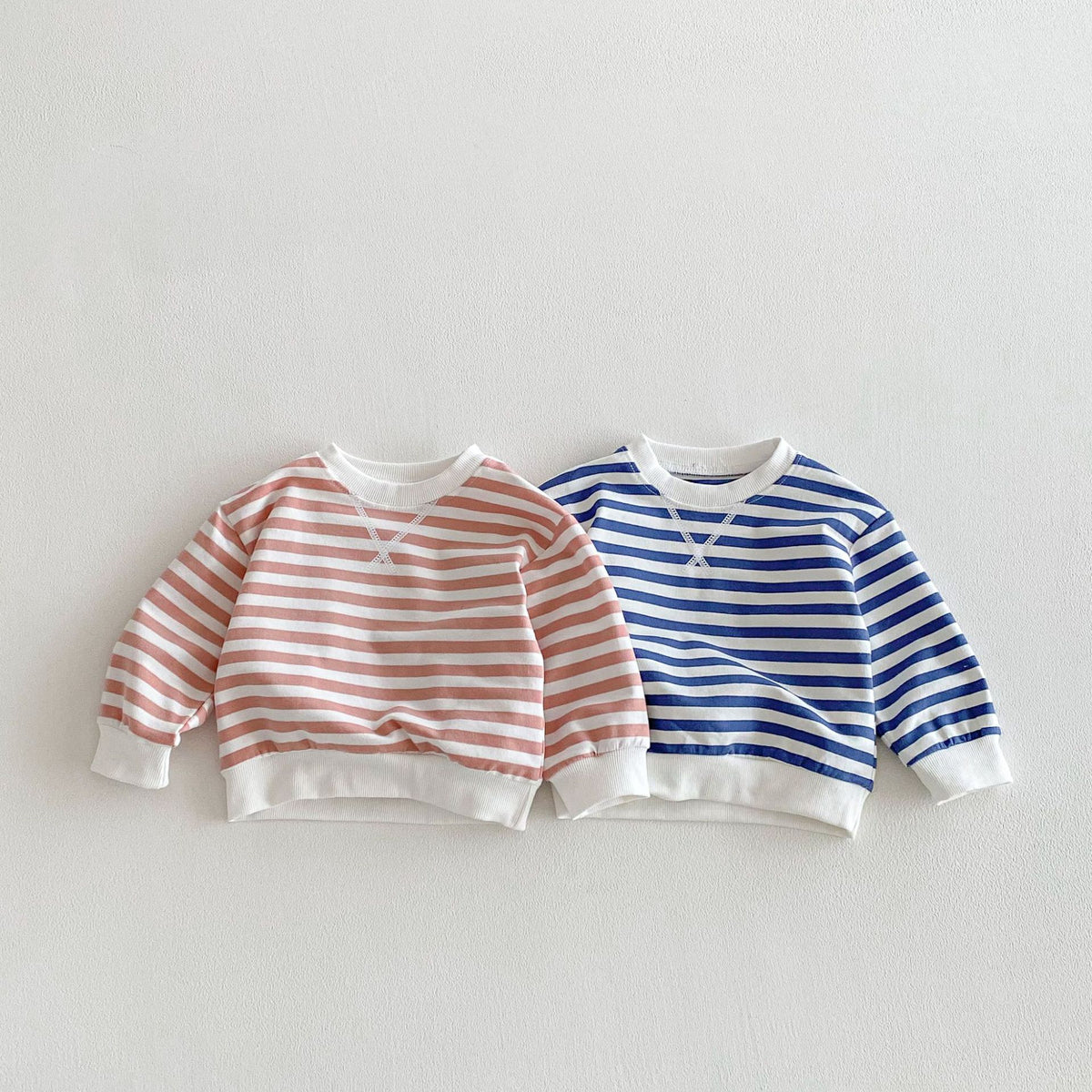 ピンク&ブルーのストライプ柄プルオーバースウェット