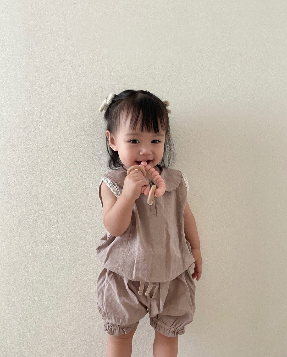 丸襟ノースリーブブラウスとバルーンショートパンツ、パープル系の子ども用