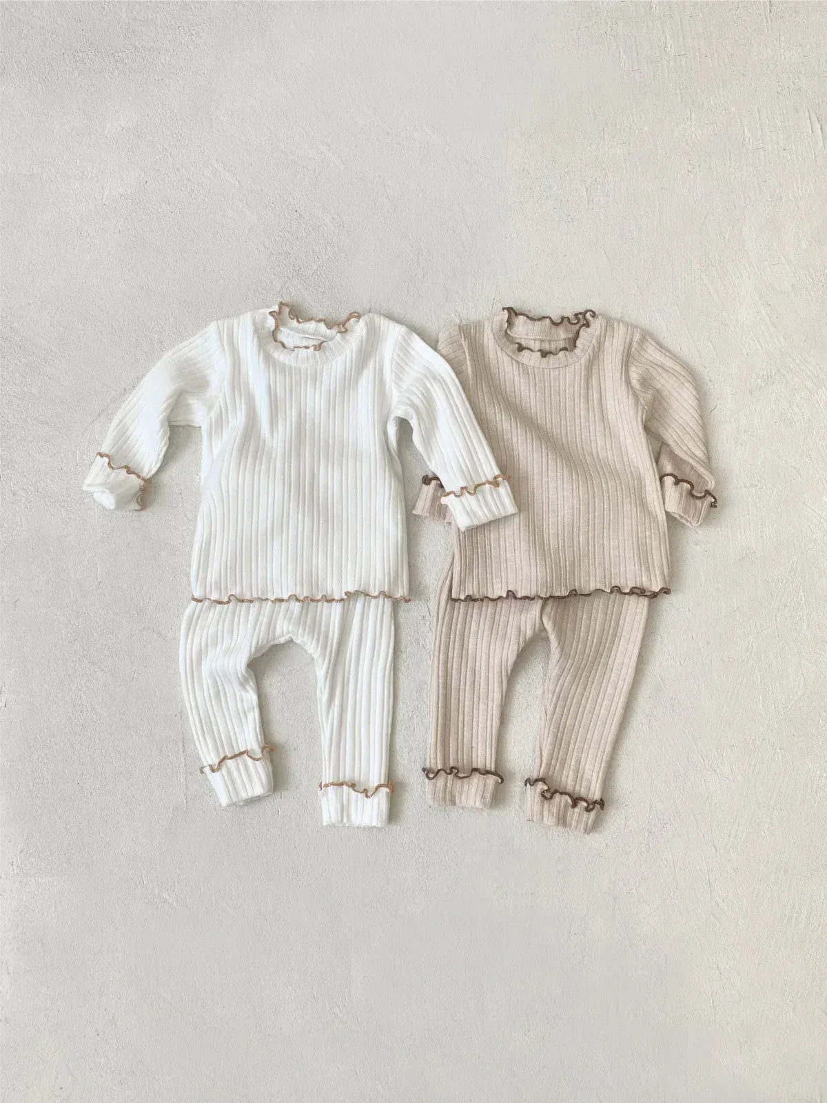 ベビー用プリーツフリル長袖Tシャツ&ロングパンツ2点セット(白系)