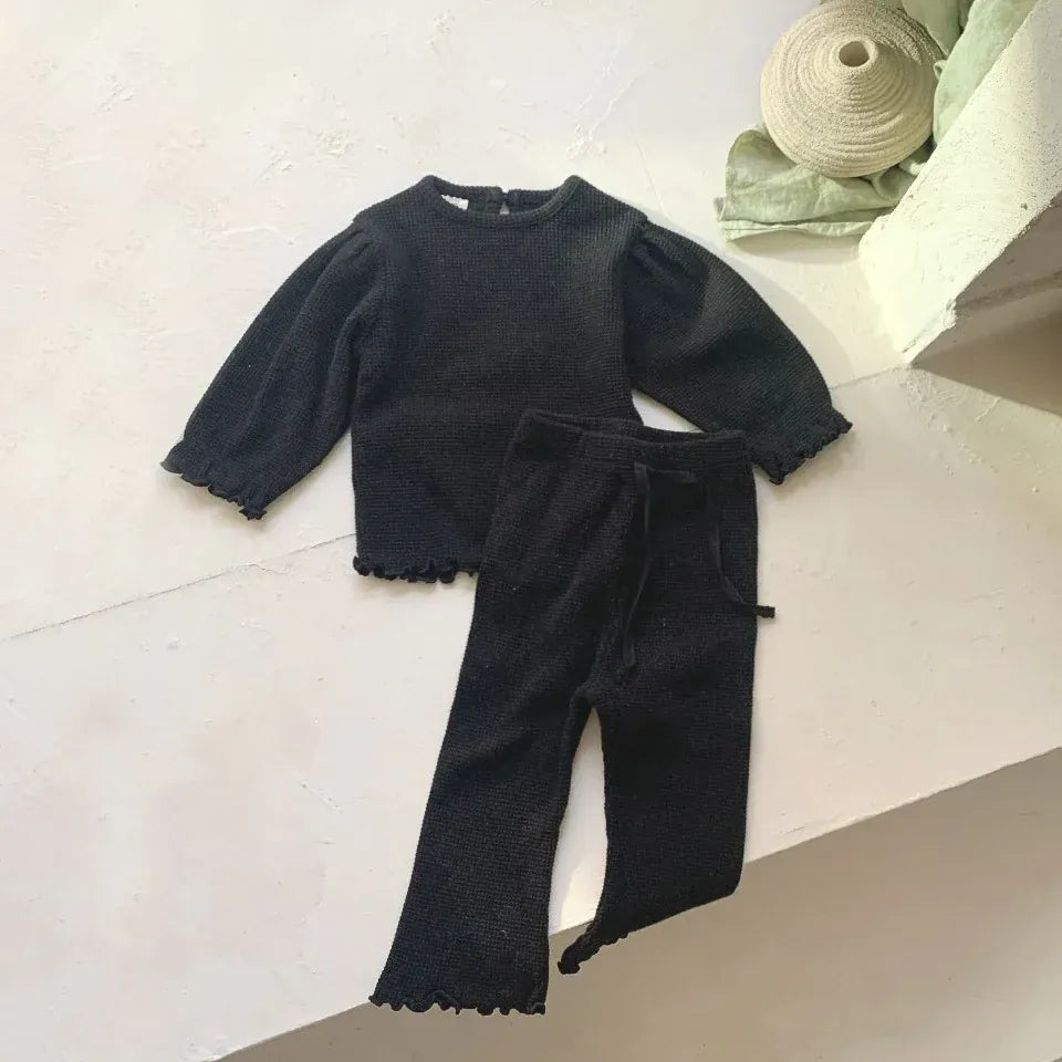 黒のベビー用ワッフル長袖Tシャツ&フリルロングパンツセット