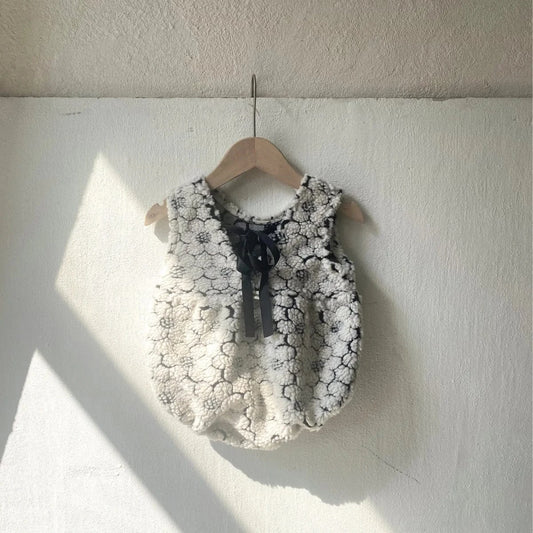 ノースリーブロンパース ベビーロンパース フラワーエンボスボアフリースノースリーブボディスーツ【mh0008482】