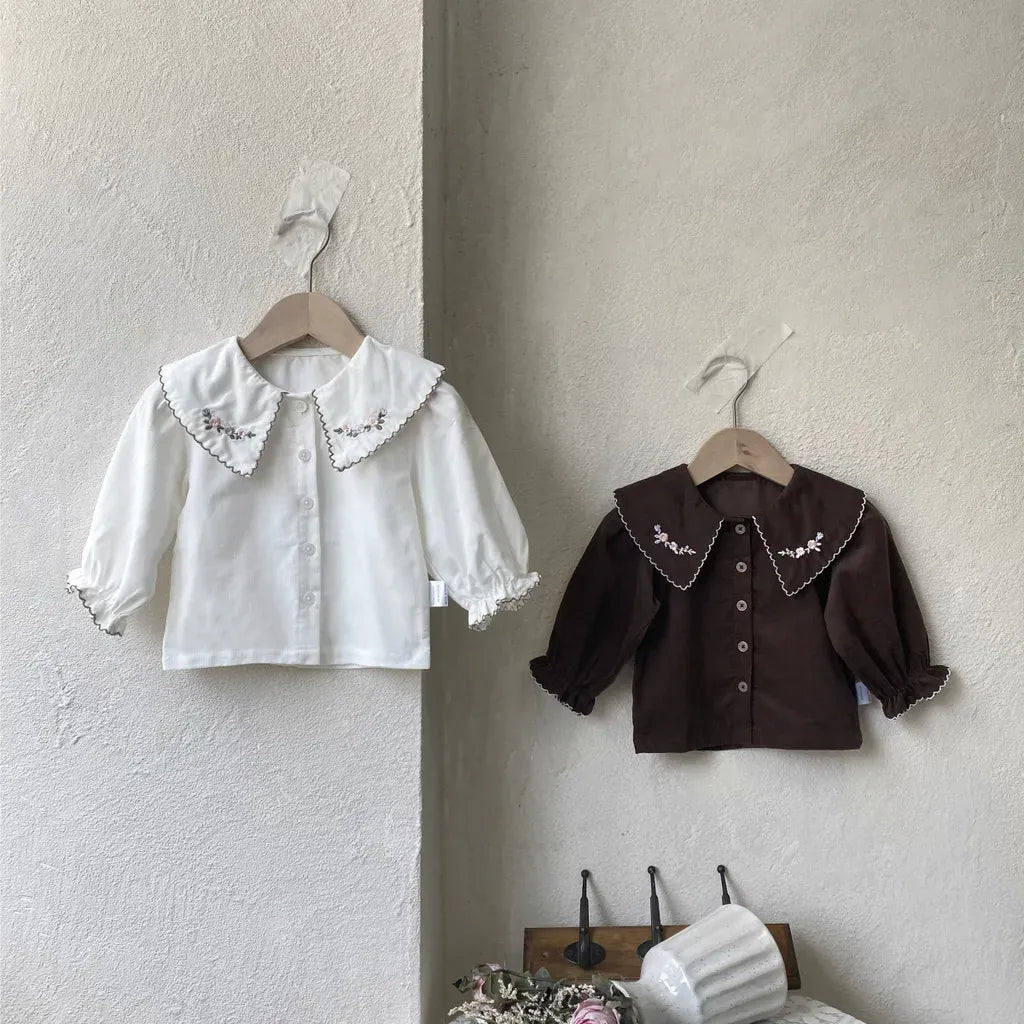 ビッグカラー刺繍ブラウス2点、白と黒の長袖フロントボタン開き
