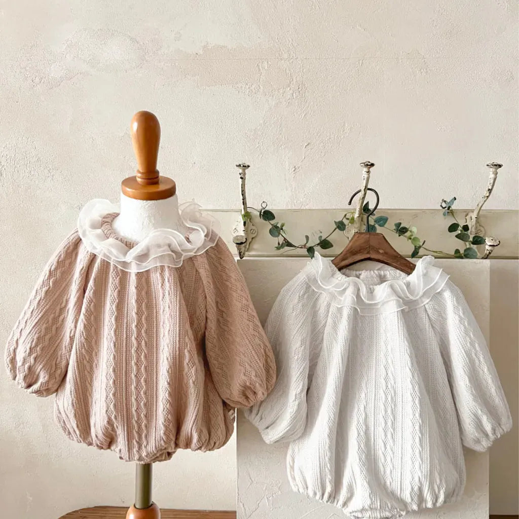 ラッフルフリル襟の長袖ロンパース(ピンク、白)2着、ハンガー掛け