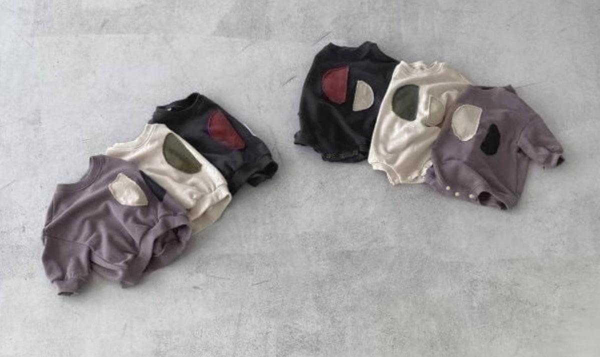 長袖ロンパース 裏起毛スウェット風パッチワーク 4色展開のドロップ型パッチ