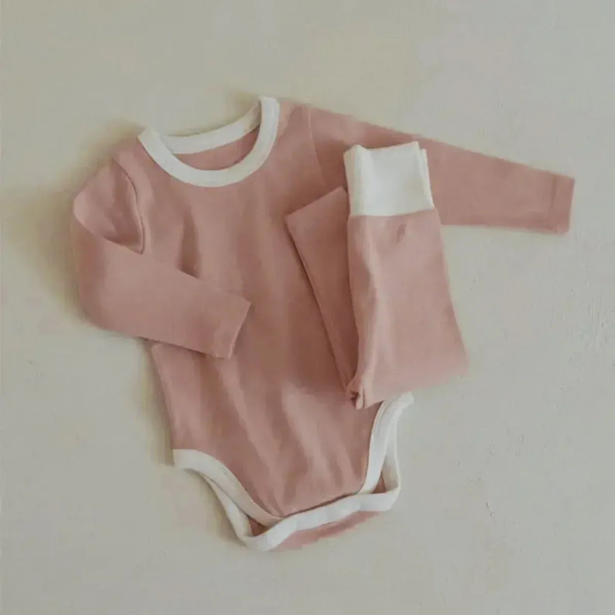 くすみピンクの長袖ロンパース+ハイウエストロングパンツ(バイピング)