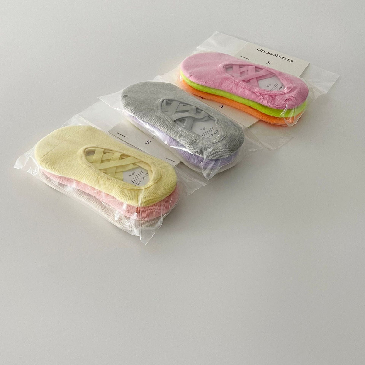 クロスストラップのカバーソックス3足セット(ピンク、グレー、イエロー)袋入り