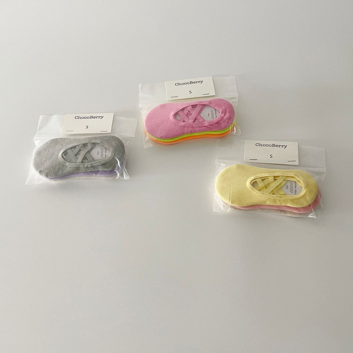 クロスストラップのカバーソックス3足セット(グレー、ピンク、イエロー)3色セット