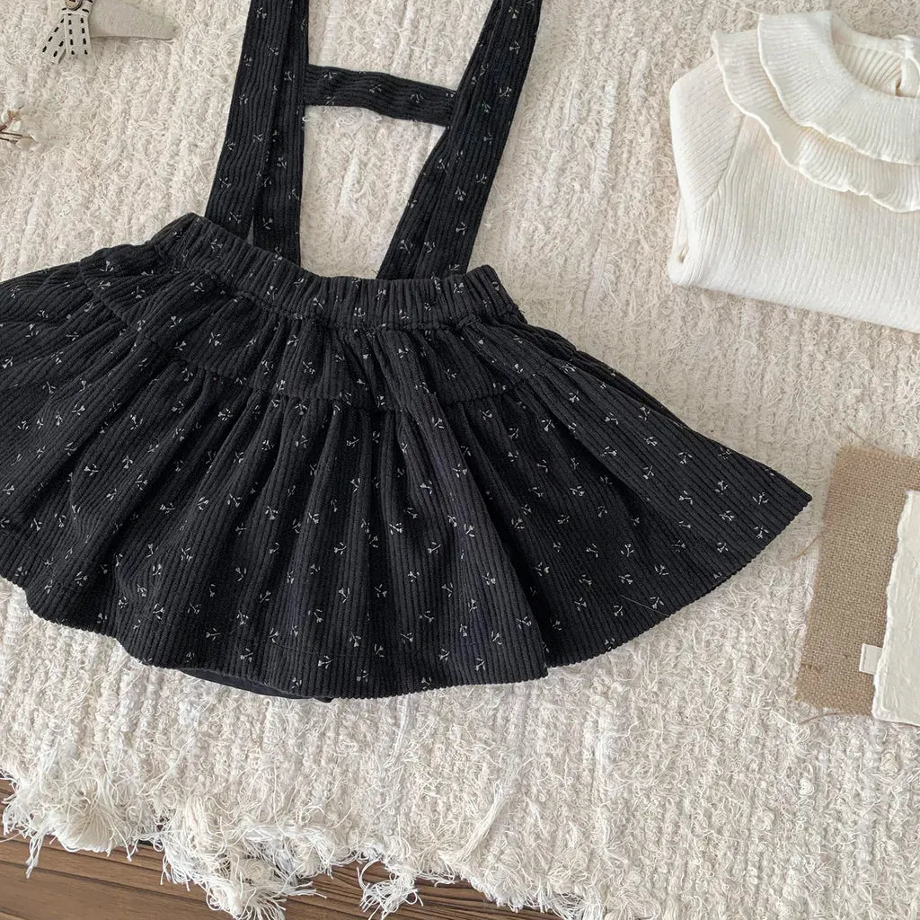 黒のサスペンダースカート(吊りひも、プリーツ風のフレア)