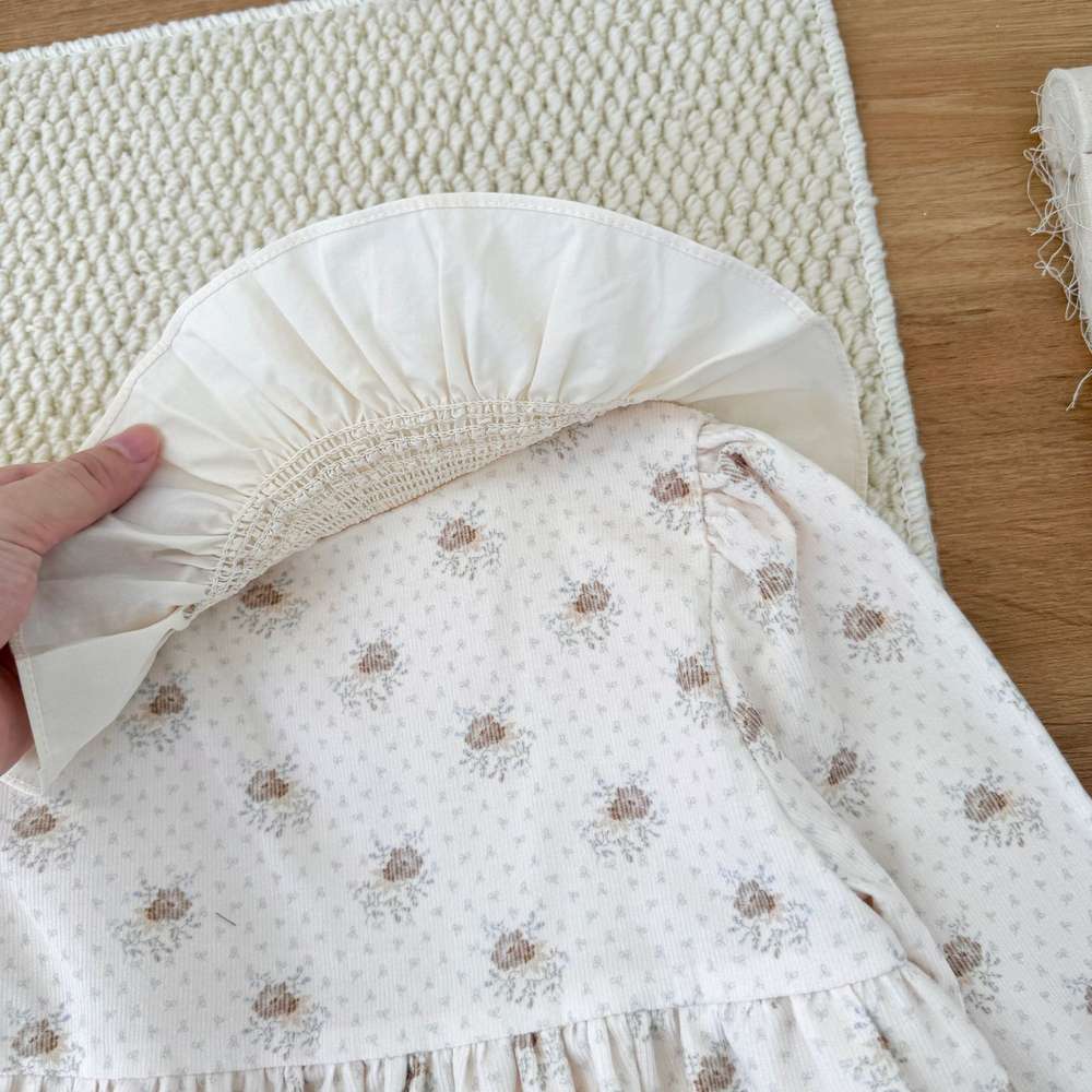 長袖ワンピース 長袖ワンピース ギャザーフリル襟 スモッキング刺繍 小花柄【mh0011509】