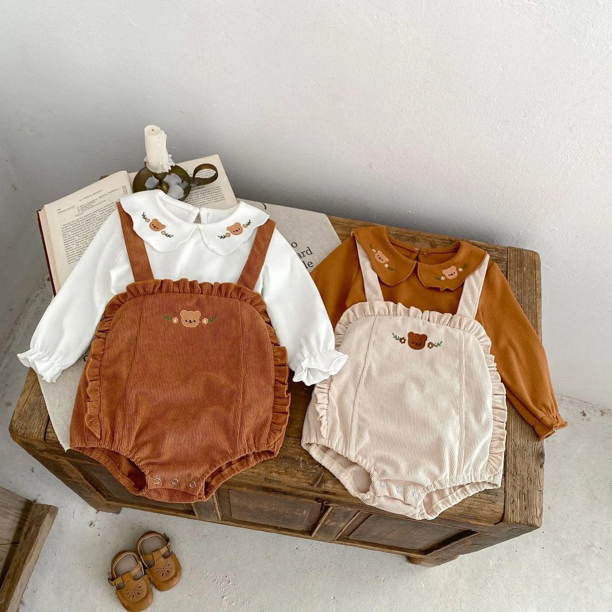 ベビーセットアップ:くま刺繍長袖ブラウス+サスペンダーブルマー(2色)