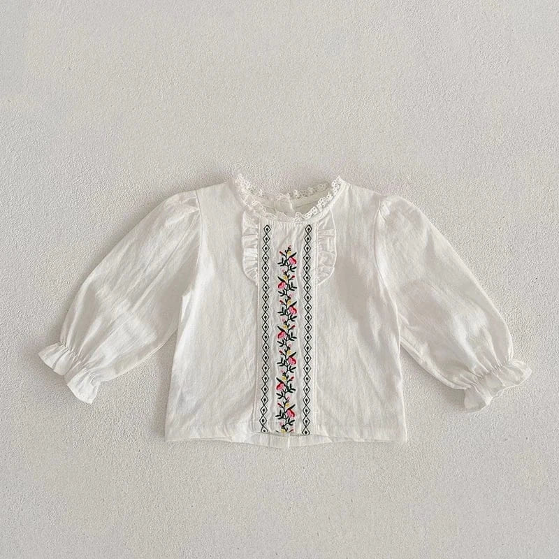 ベビー長袖フリルブラウス 白 レース調の縦刺繍とボタン風デザイン