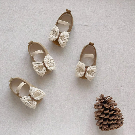 ベビー用靴 ベビーシューズ レースビッグリボンストラップフラットシューズ ファーストシューズ室内ばき 靴 2カラー【mh0007444】