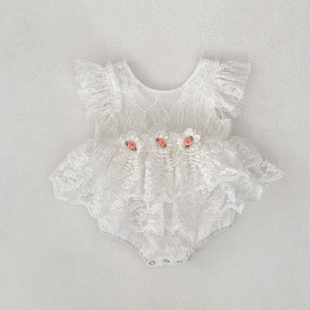 ローズ刺繍レースのベビードレス風ロンパース、フリル袖とスカート風切替