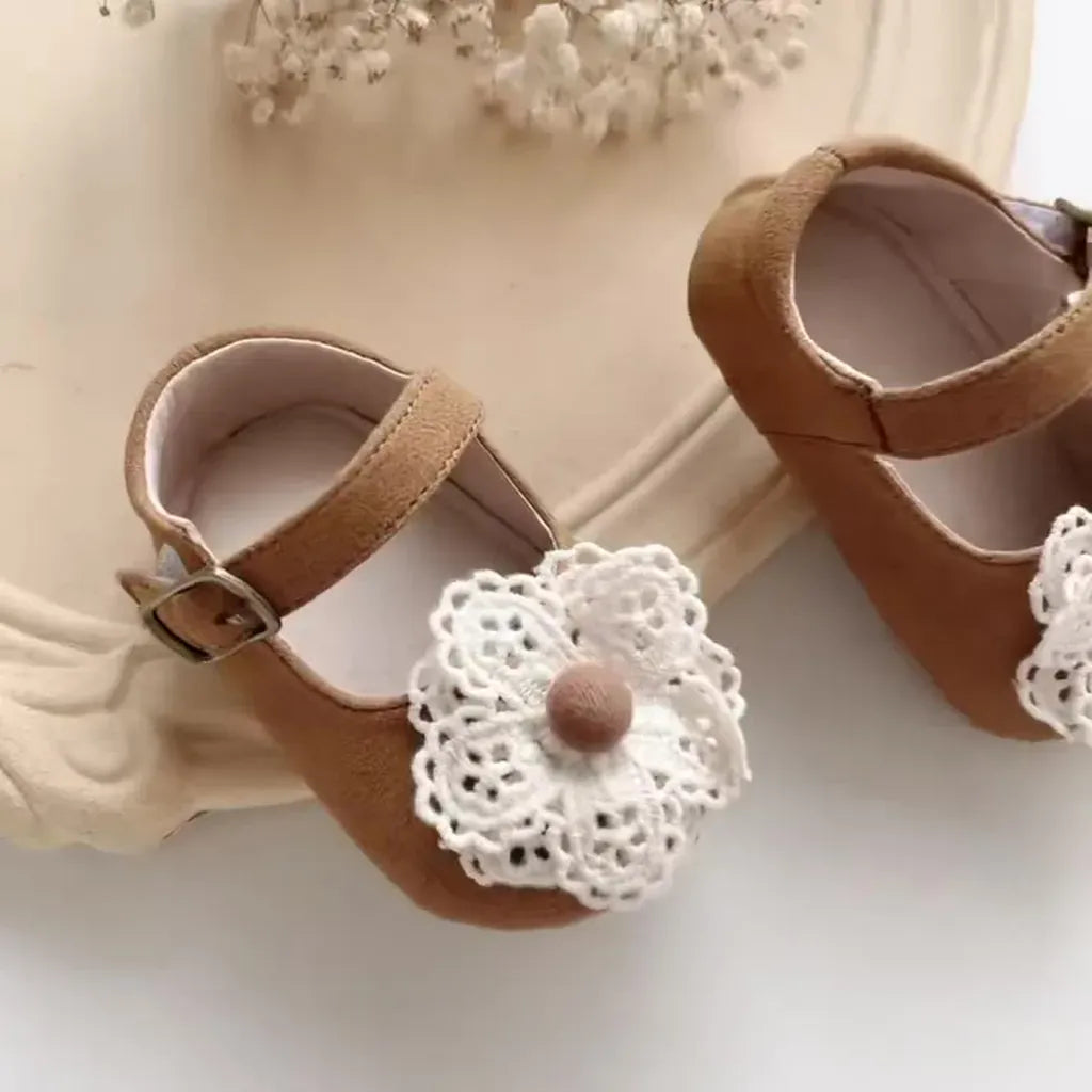 ベビー用靴 お花モチーフストラップシューズ レースフラワー付きフォーマルシューズ【mh0011068】