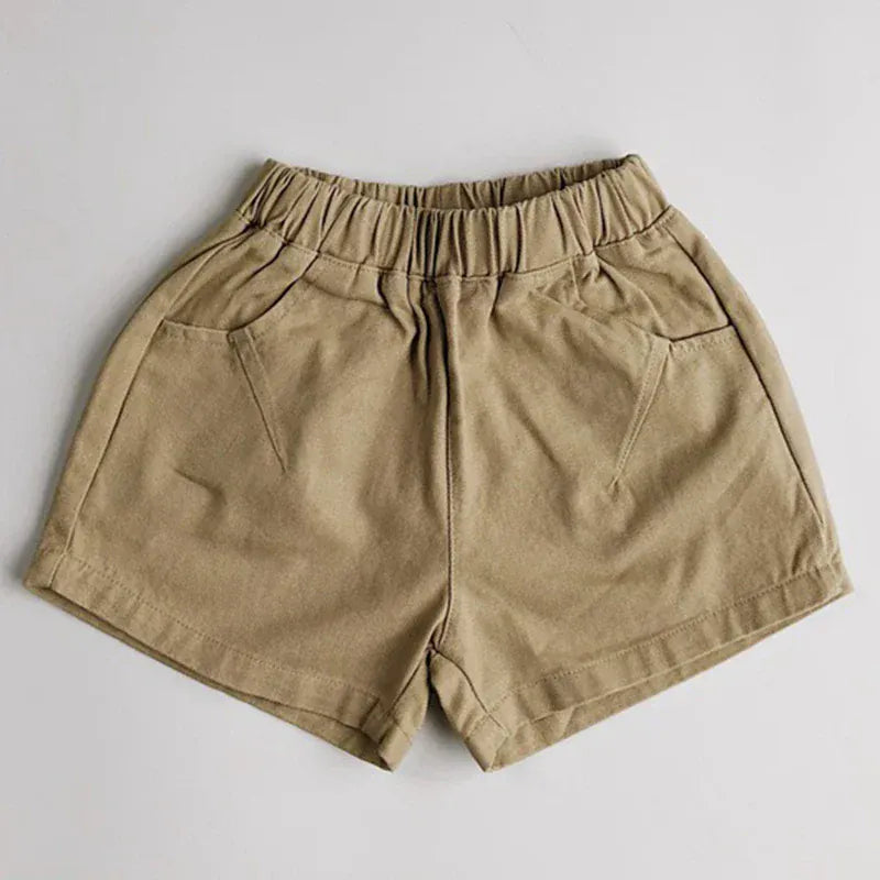 カーキ色のショートパンツ、ウエストゴムとサイドポケット付き
