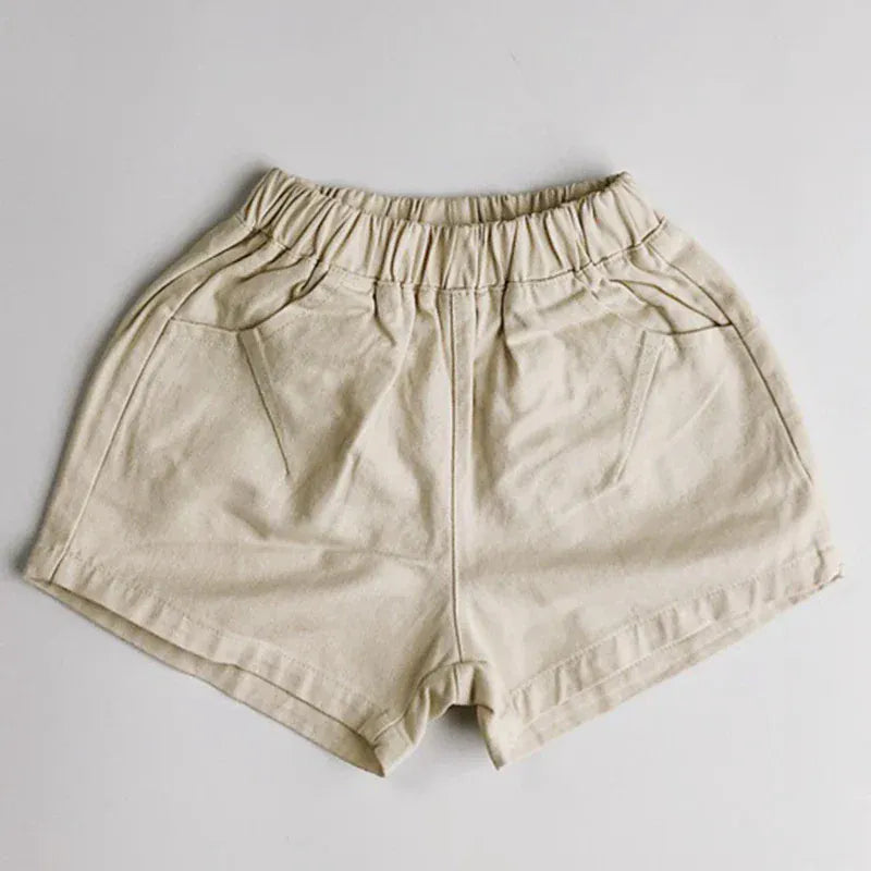 クリーム色のショートパンツ、ウエストゴム、前ポケット風ステッチ