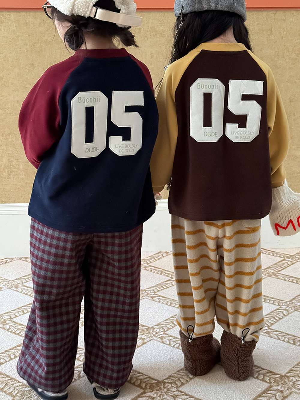 チェック柄ストレートロングパンツ、背面の柄が分かる