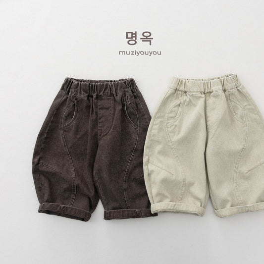キッズ用ロングパンツ2点セット ダークブラウンとライトベージュ、ゴムウエスト、ステッチ