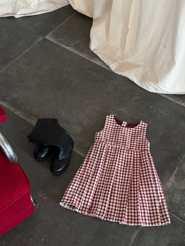 Vestido sin mangas con pliegues y estampado de cuadros para niñas