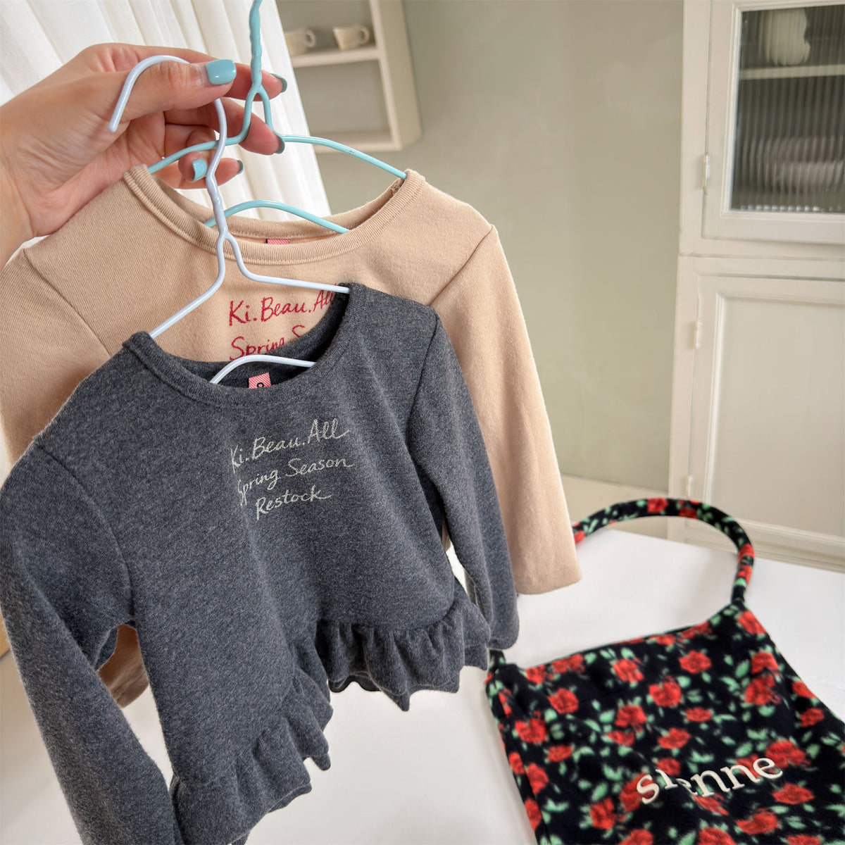 キッズ 英字レター 刺繍 裾フリル 長袖Tシャツ【mh0014552】