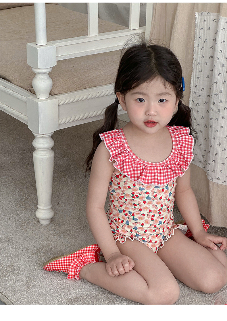 子ども用ワンピース水着(赤ギンガムフリル×花柄、ギャザー入り)