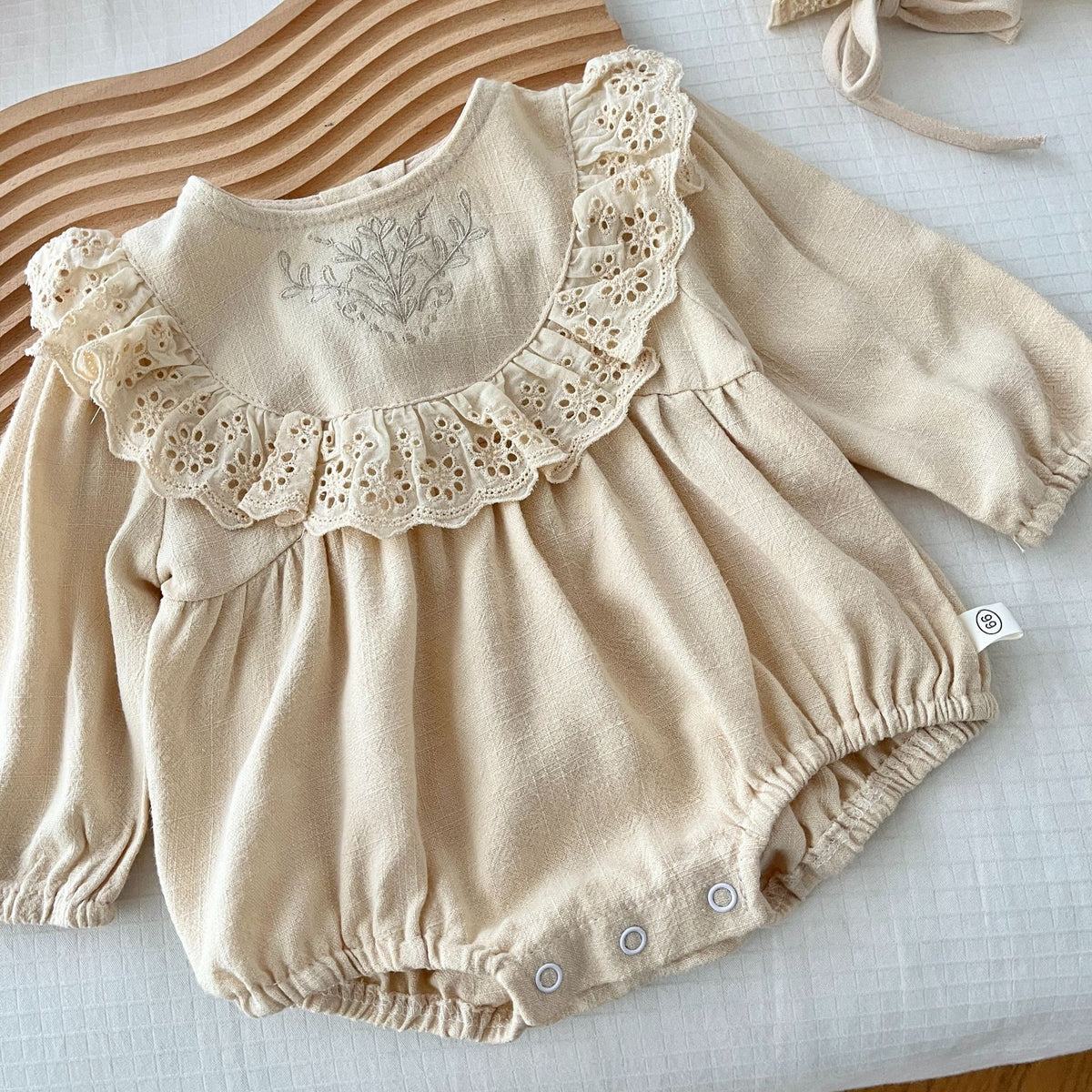 ベビー レースフリル 刺繍 ボンネット 長袖ロンパース + 帽子 セット【mh0004020】