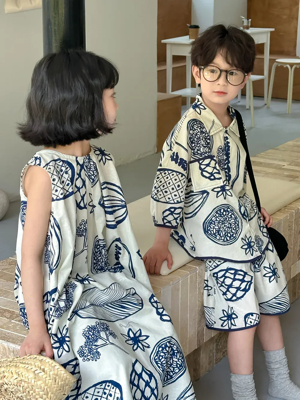 キッズセットアップ 青白柄 ノースリーブワンピース フリル襟 ボタン付 ショートパンツ