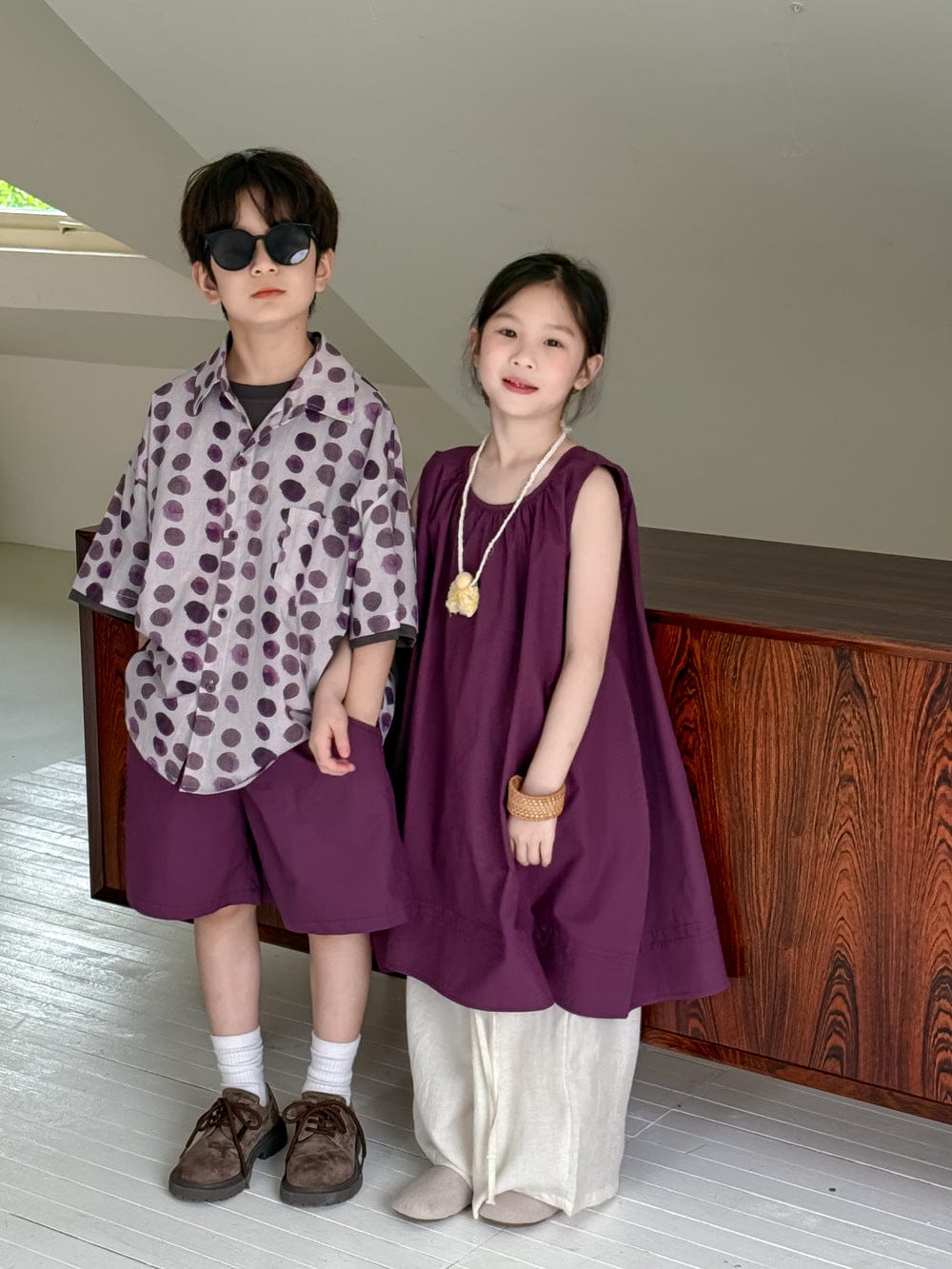 パープル系 キッズセット:水玉半袖シャツ&パープルハーフパンツ、ノースリーブワンピース