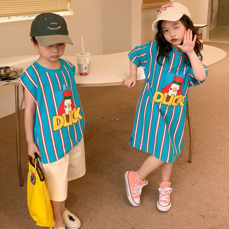 子ども用ノースリーブワンピース風Tシャツ、青緑ストライプとアヒルプリント