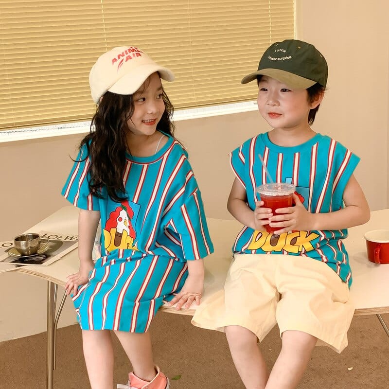 子ども用ノースリーブワンピース、青緑ストライプのアヒルプリント入り