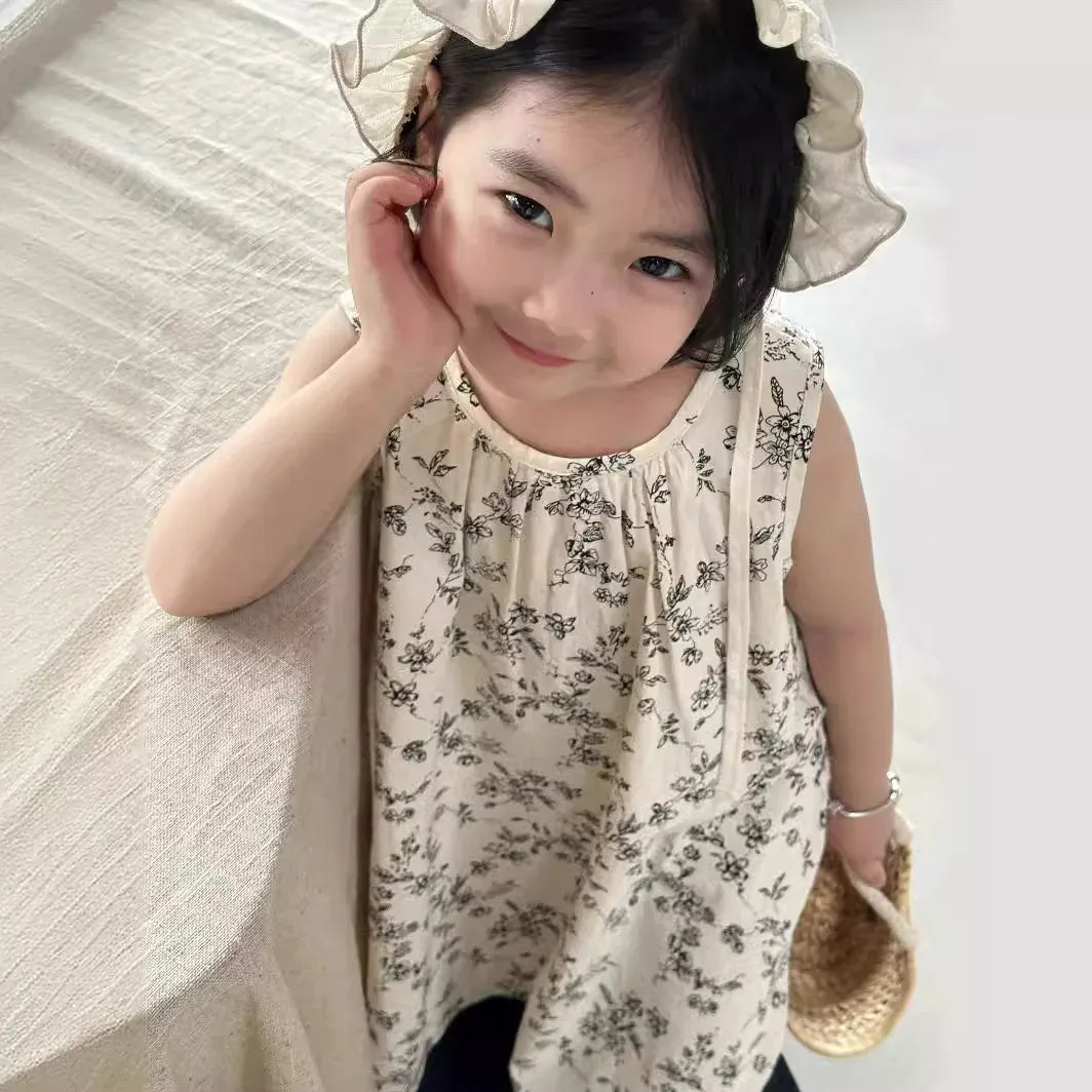キッズ用ノースリーブワンピース 花柄プリントのノースリーブ、黒い切替裾