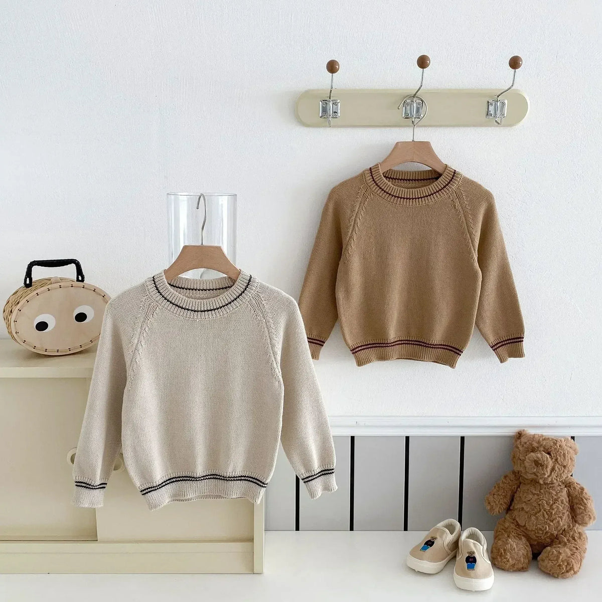 子ども用長袖ニットセーター2枚(クリーム、ブラウン)